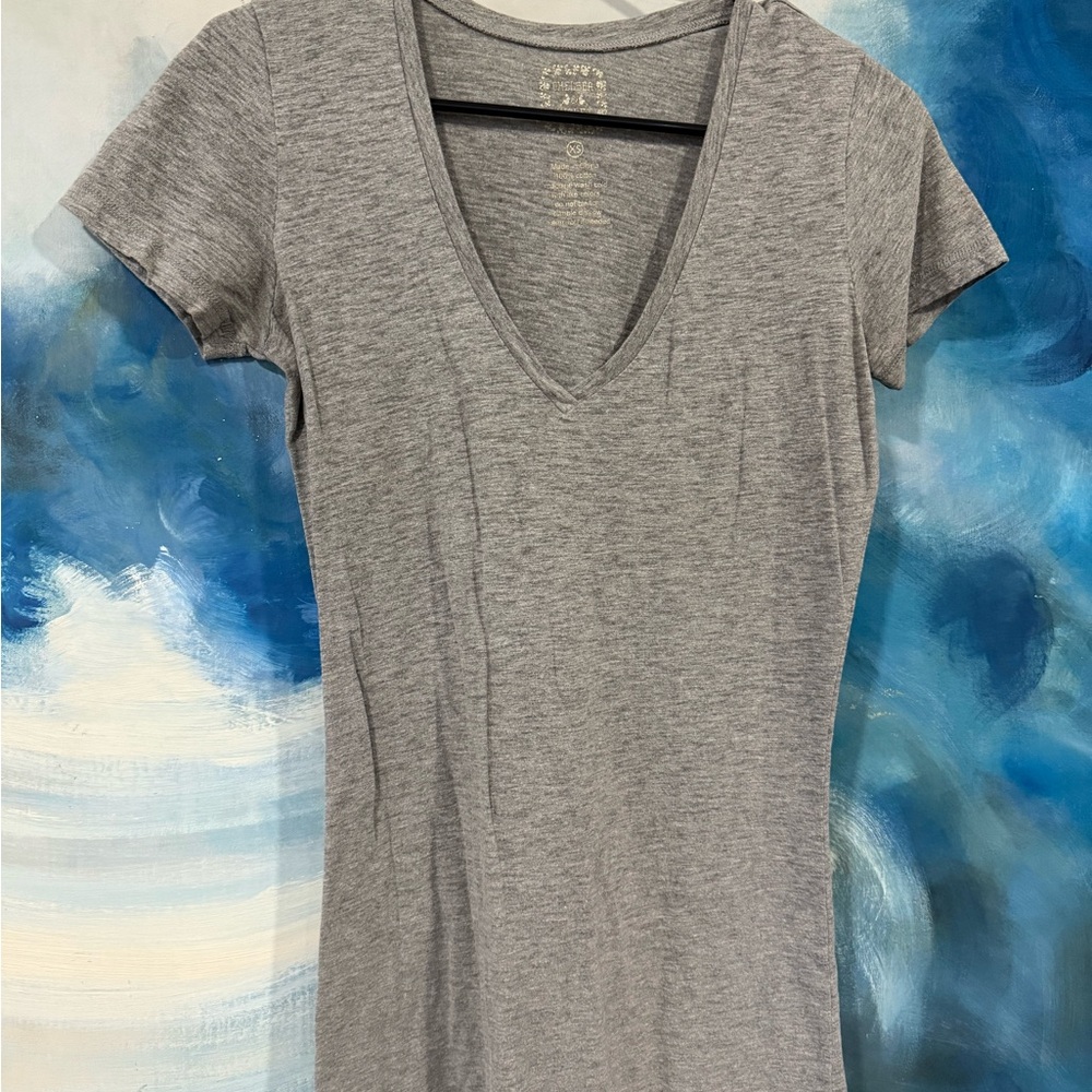 Chelsea & Violet Gray V-Neck Women's Top